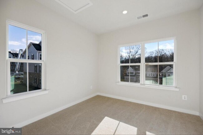 Building Photo - 223 Avalon Dr