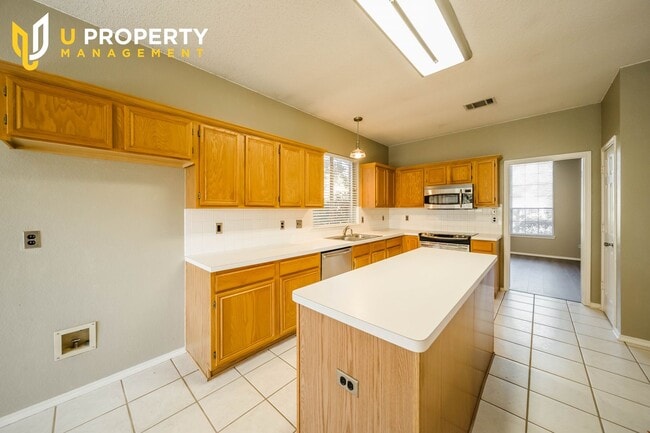 Building Photo - A Sweety Corner Home in Lewisville, Don't ...