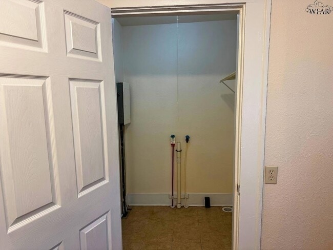 Building Photo - 2007 10th St