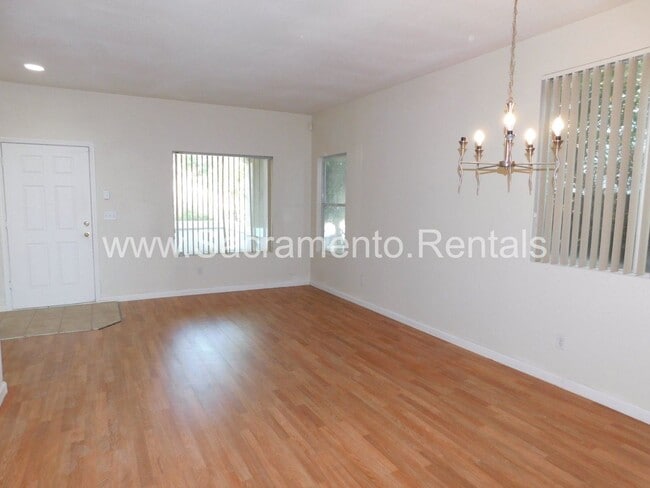 Building Photo - 4 br, 2 bath House - 4000 Saintsbury Drive