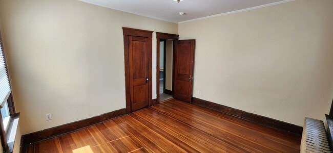 Building Photo - 352 Elm St