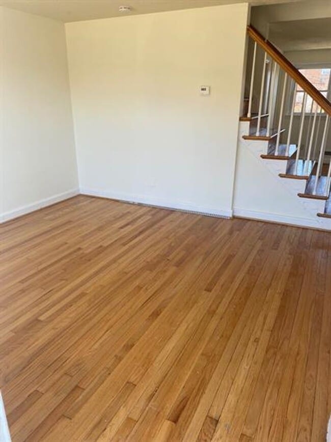 Building Photo - Two Bedroom Home