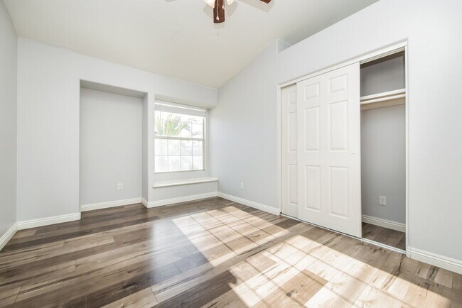 Building Photo - 704 Colonnade Row Dr