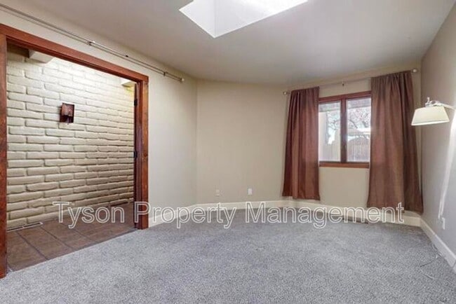 Building Photo - 6208 Sabre Ct NW