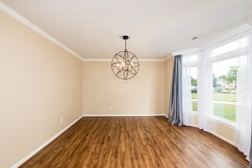 Building Photo - 4501 Van Dyck Dr