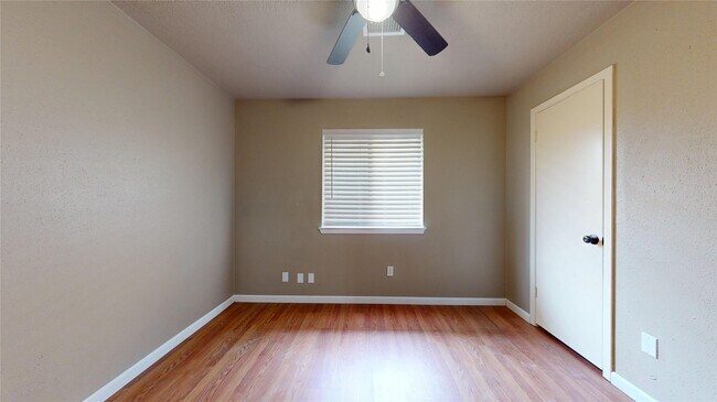 Building Photo - 1022 Manorglen Dr