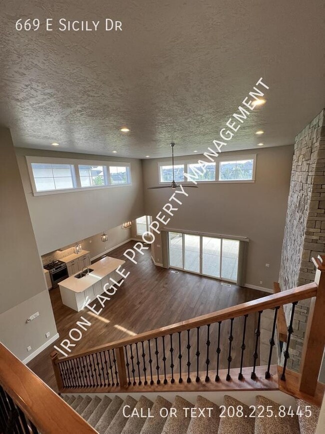 Building Photo - 669 E Sicily Dr