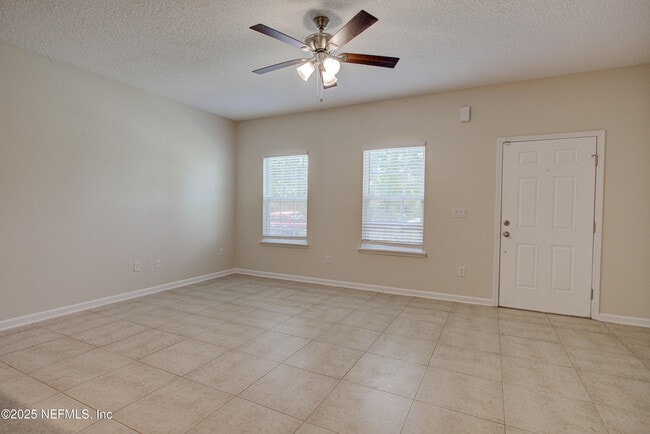 Building Photo - 417 Oasis Ln