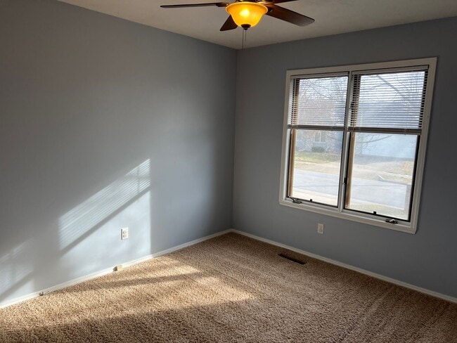 Building Photo - Quiet 3Bed / 2Bath in Springfield