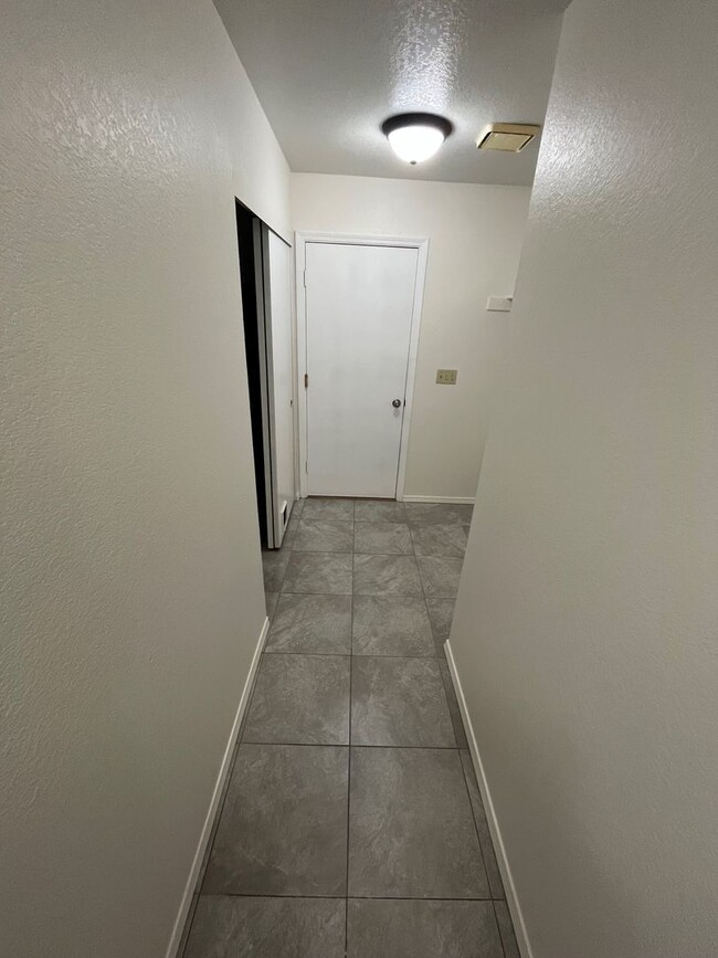 Building Photo - 3BR 2Ba Remodeled with Yard and Garage