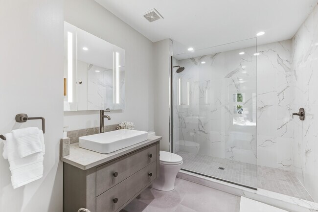 Building Photo - 165 1st St E