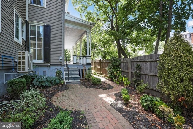 Building Photo - 12 Murray Pl