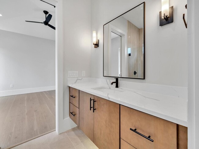 Building Photo - 330 Kelly Plantation Dr