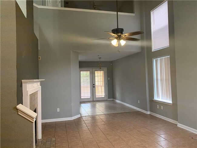 Building Photo - 2302 Tracey Ann Ln