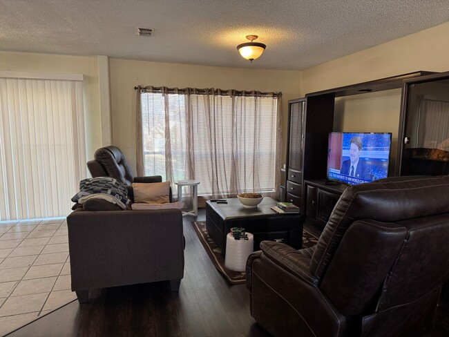 Building Photo - Welcome home to 10022 Windburn Trail!