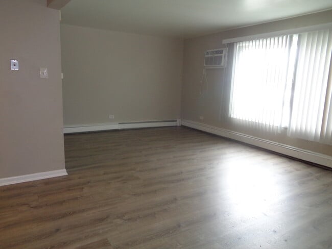 Building Photo - 5740 W 108th St