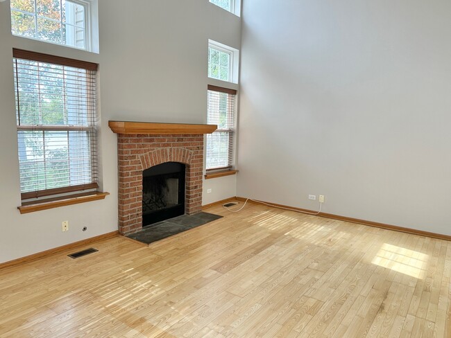 Building Photo - 2955 Belle Ln