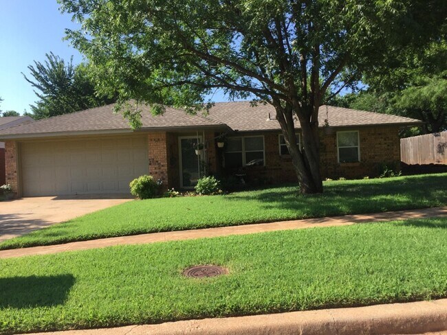 Building Photo - 1627 Briarcliff Ct