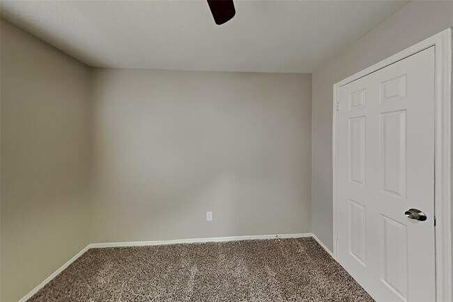 Building Photo - 9903 Jockey Club Dr