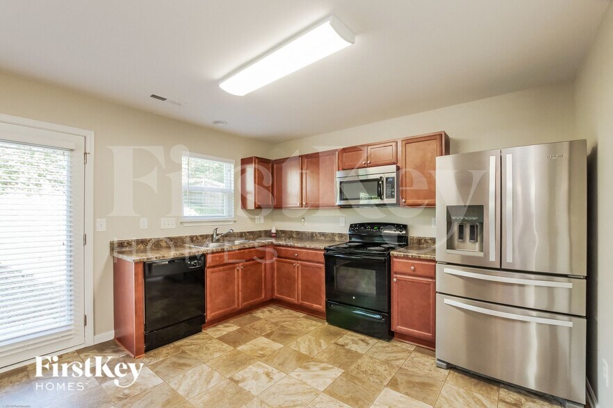 Building Photo - 9013 Sharpes Cir