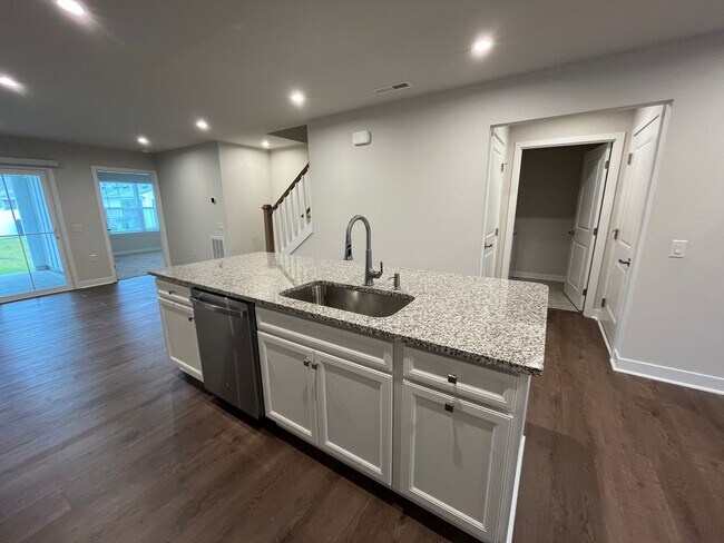 Building Photo - 4184 Farmfield Dr