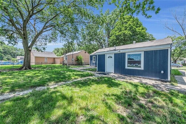 Building Photo - 114 N Emma St