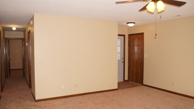 Building Photo - 1504 Crawley Cir