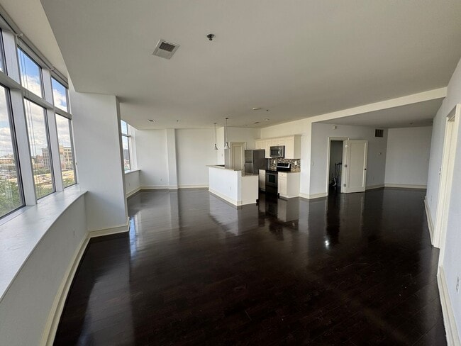 Primary Photo - Large 1-bed 1-bath Condo at Metro Club