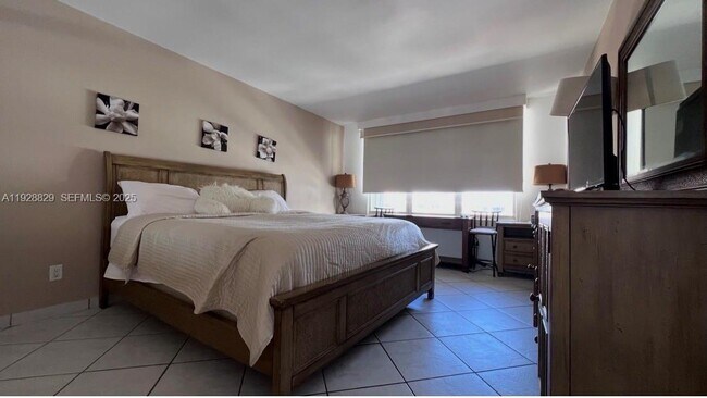 Building Photo - 5161 Collins Ave