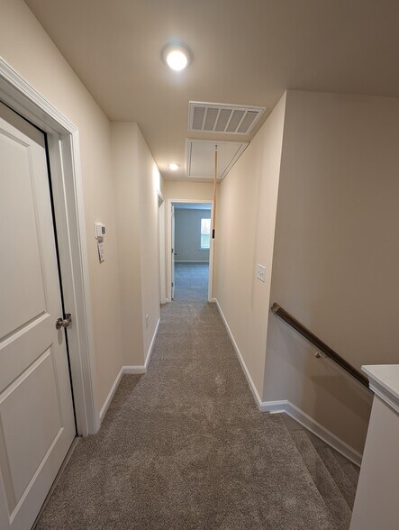 Building Photo - 5613 Edessa Ave