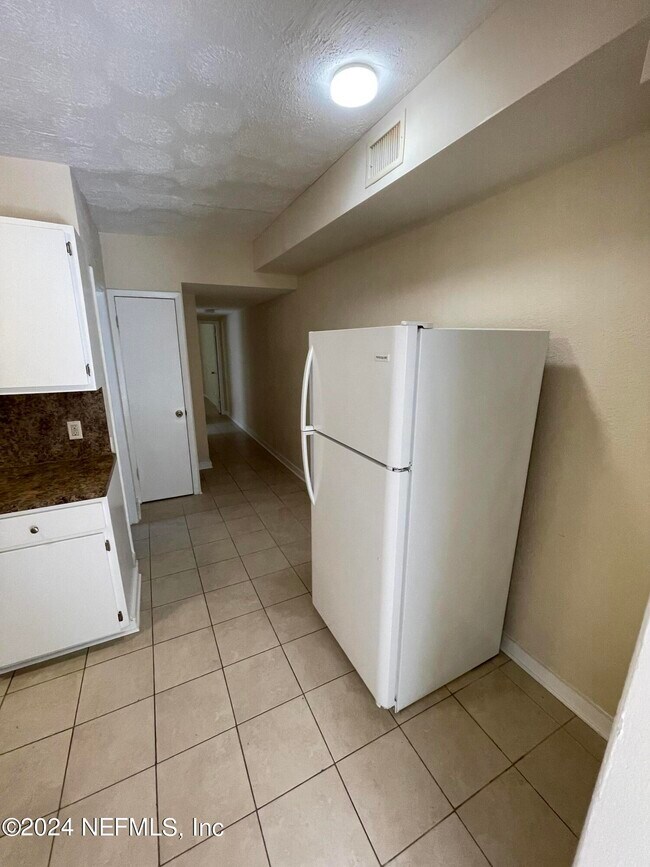 Building Photo - 2171 W 40th St