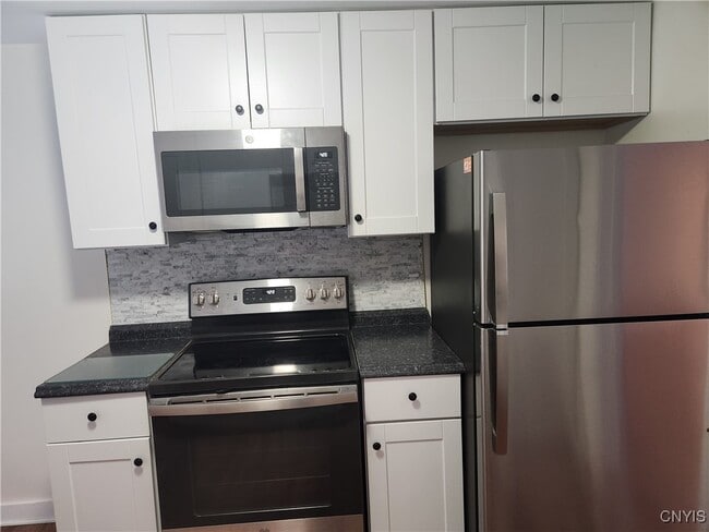 Building Photo - 437 Church St