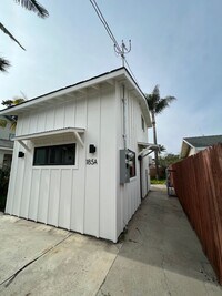 Building Photo - Midtown Ventura Charmer!