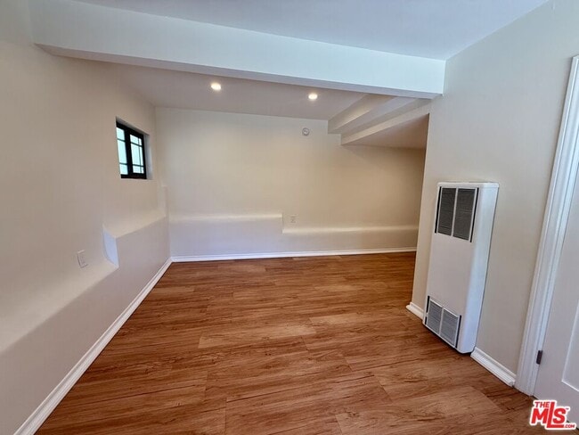 Building Photo - 1926 Hillcrest Rd