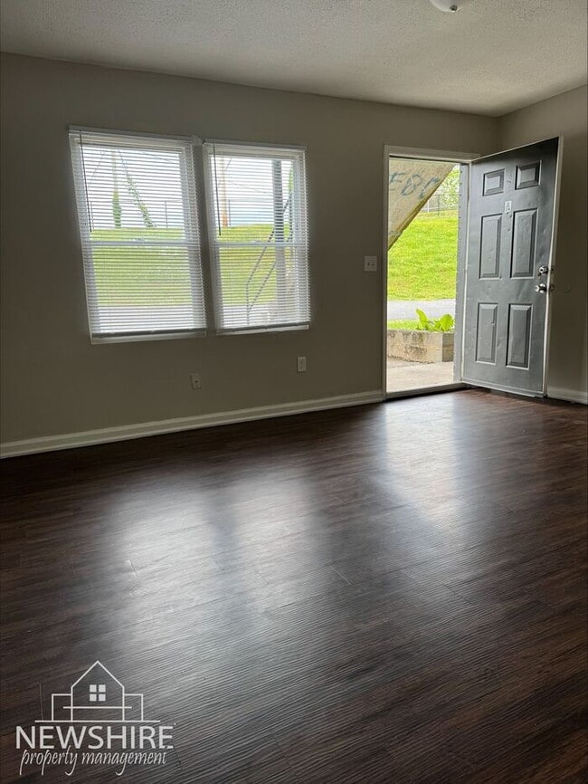 Building Photo - 2 Bedroom Town Home! - Discover Hampton Ave Apartments in Greenville, SC!