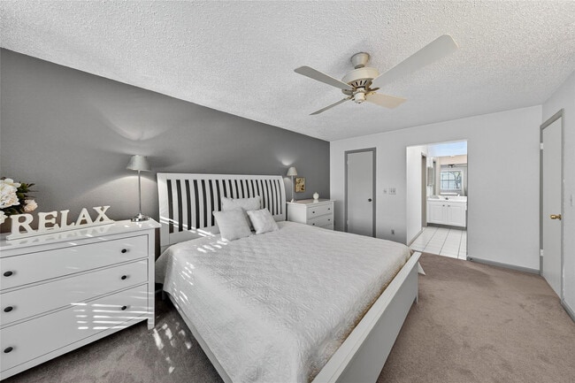 Building Photo - 6417 Bay Club Dr