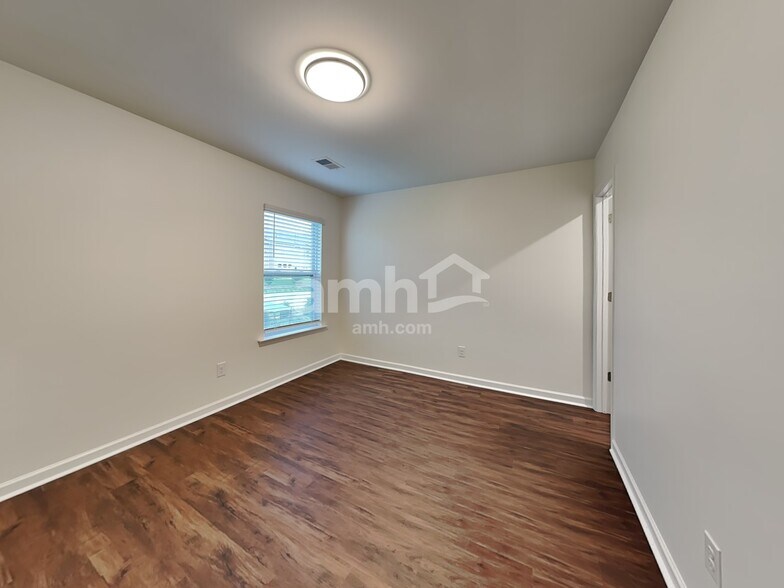 Building Photo - 122 Preservation Dr