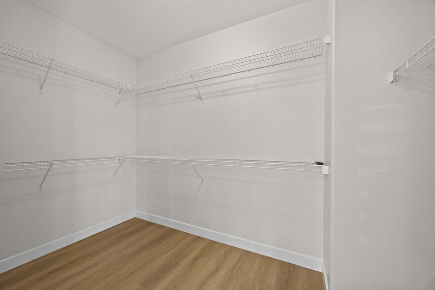 Building Photo - 12 Calais