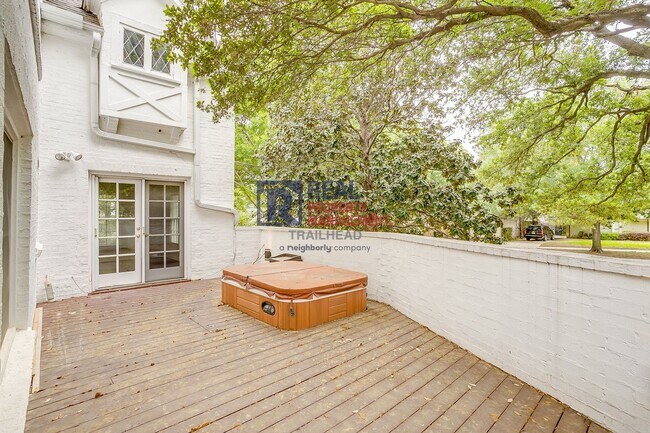 Building Photo - Charming Monticello Townhome – 4 Beds, Updated Kitchen & On-Site Parking