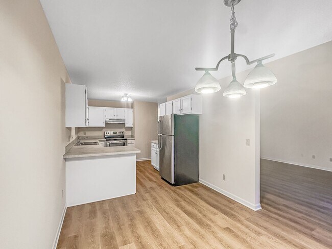 Building Photo - 15630 26th Ave N