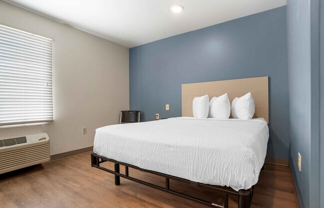 Building Photo - Furnished Studio-Tallahassee - East