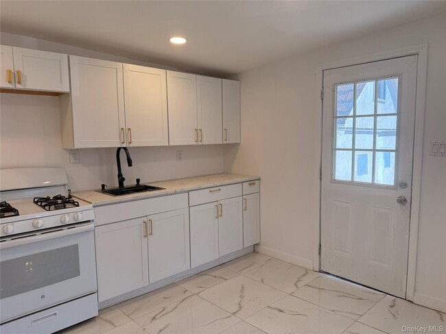 Building Photo - 146 NY-284