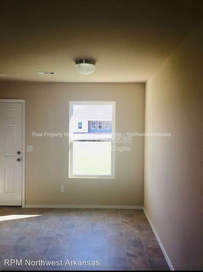 Building Photo - 1013 Ethan James St
