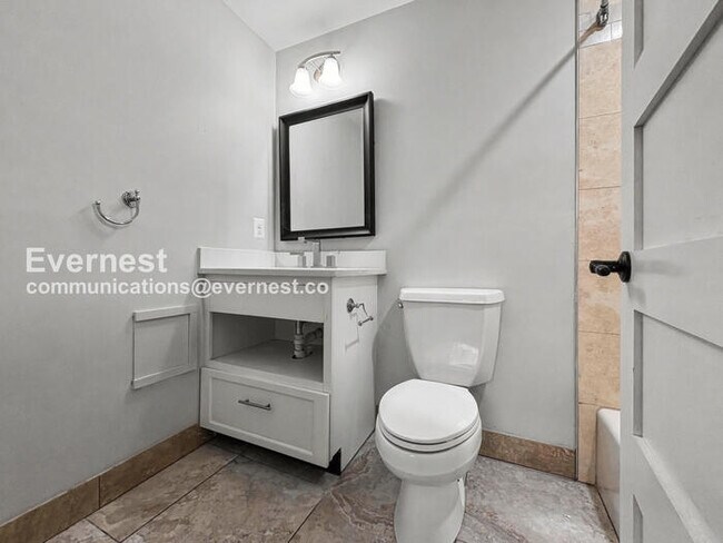 Building Photo - 2438 Callow Ave