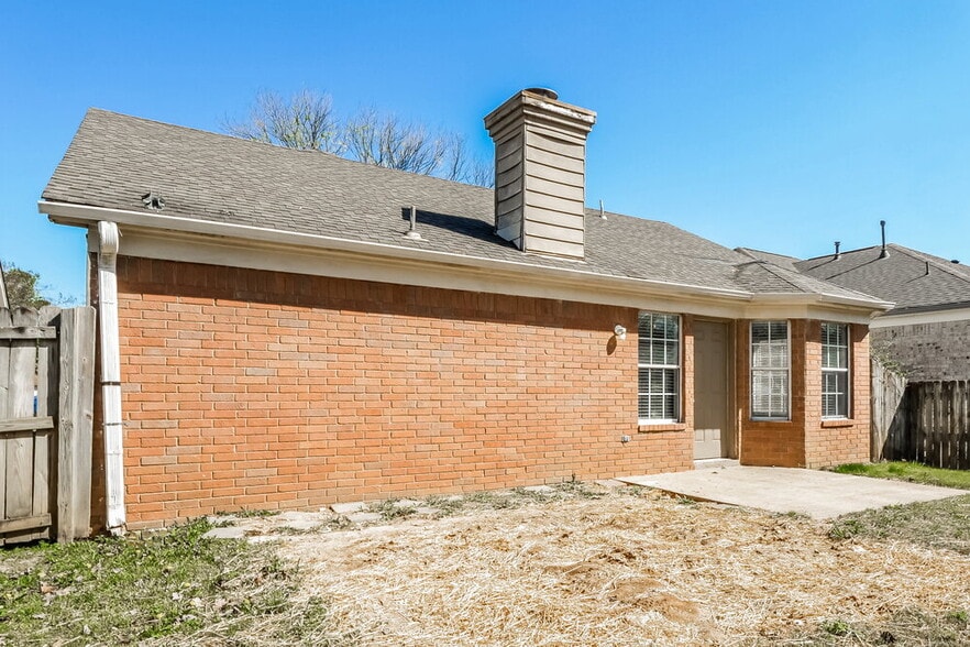 Building Photo - 1651 Thomas St