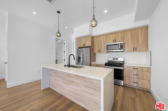 Building Photo - 10845 1/2 Morrison St