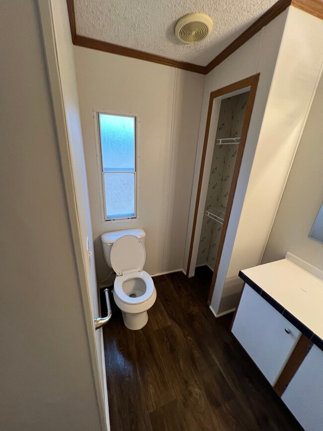 Building Photo - 691 Julia St