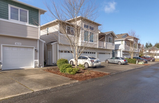 Building Photo - Low Maintenance Living 2 Bedroom Condo, Du...