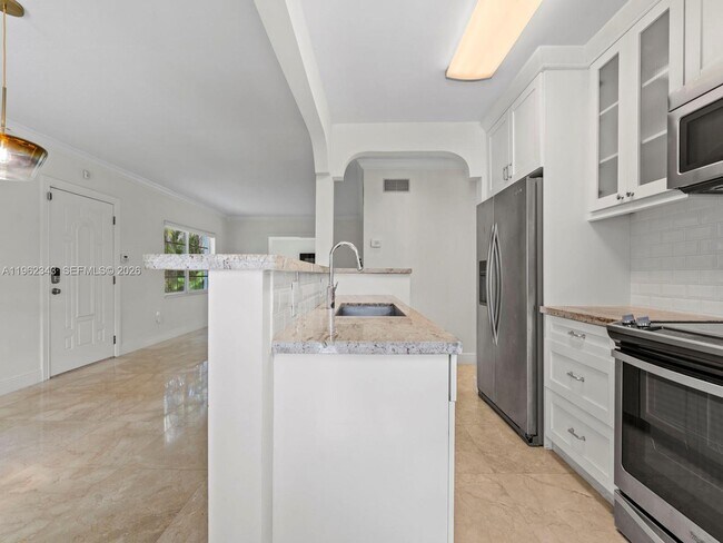 Building Photo - 5940 SW 47th St