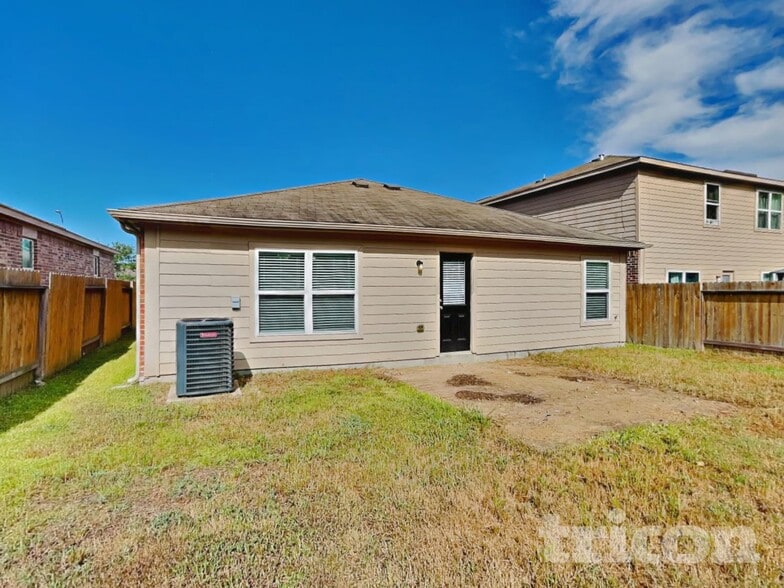 Building Photo - 32608 Decker Creek Dr